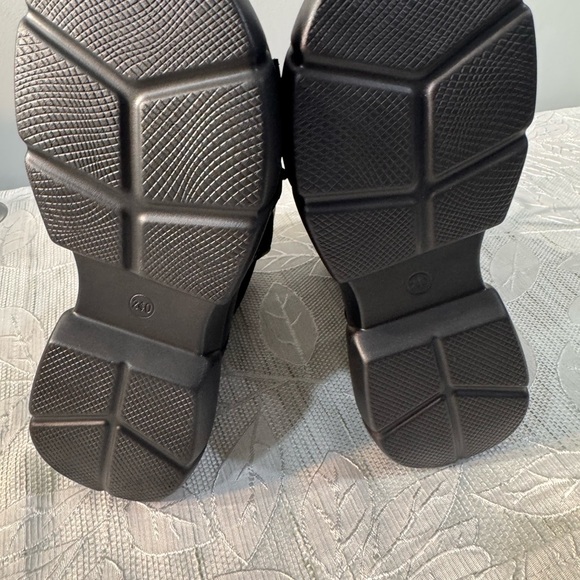 Chunky Platform Cutout Lace-Up Sandal Boots
Estimated Size: Women’s US 7.5 – 8 - Picture 6 of 10